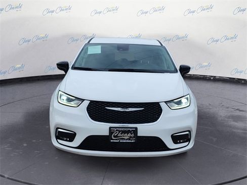 Used 2024 Chrysler Pacifica Touring-L image 8