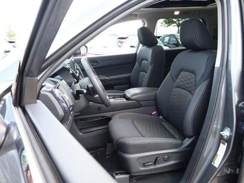 Certified 2025 Nissan Pathfinder SV w/ SV Premium Package FWD image 10