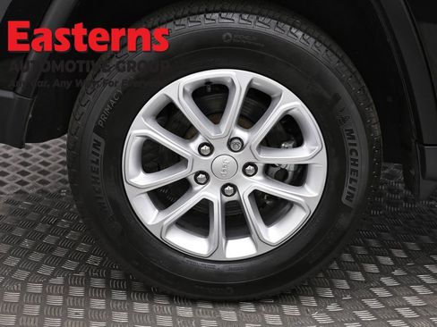 Used 2022 Jeep Grand Cherokee Laredo E w/ Security & Convenience Group image 30