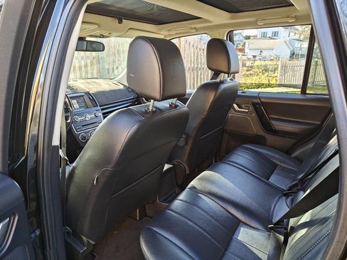 Used 2014 Land Rover LR2 HSE image 22