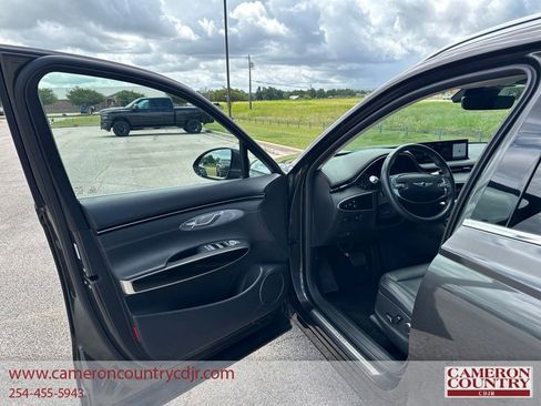 Used 2025 Genesis GV70 2.5T AWD/4WD image 13