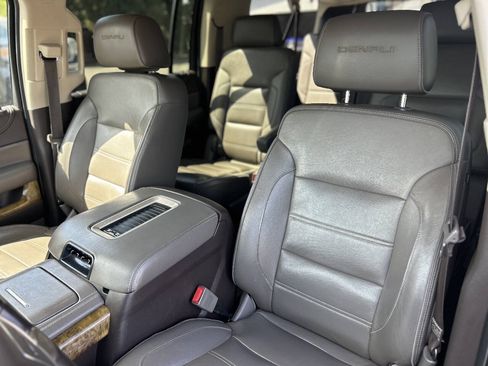 Used 2017 GMC Yukon XL Denali w/ Open Road Package AWD/4WD image 16