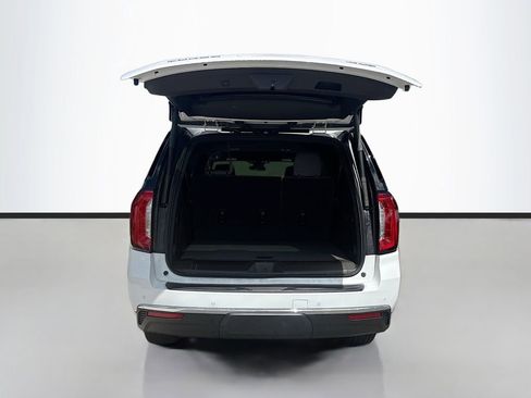 Used 2024 GMC Yukon XL SLT w/ SLT Luxury Package image 9