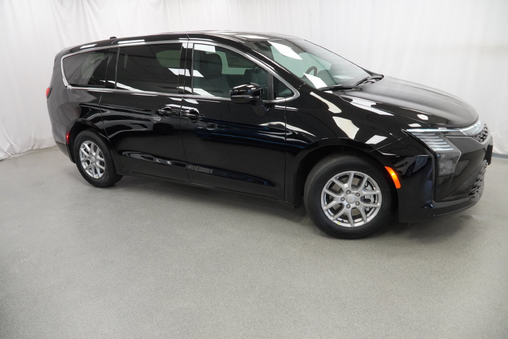 New 2027 Chrysler Pacifica Select FWD image 9