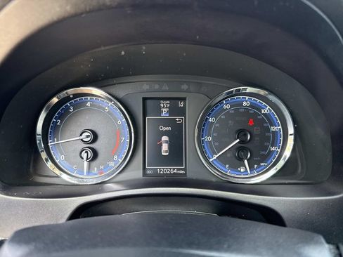 Used 2018 Toyota Corolla SE FWD image 36
