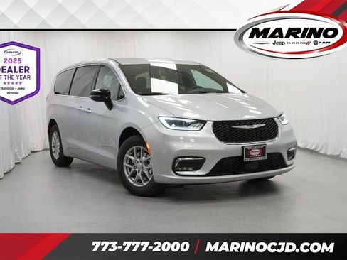 New 2026 Chrysler Pacifica Select image 1