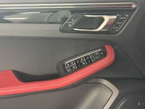 New 2026 Porsche Macan image 25