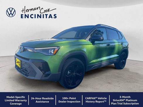 Certified 2025 Volkswagen Taos SE image 1