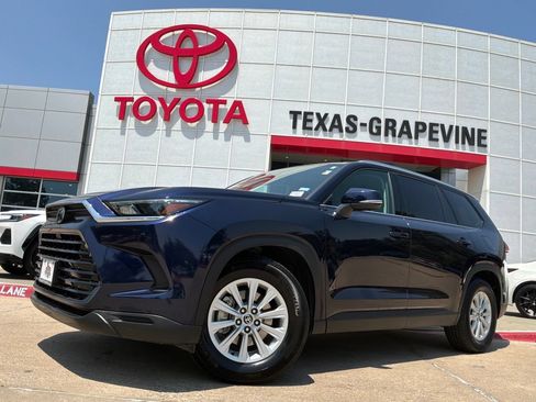 Used 2025 Toyota Grand Highlander FWD image 2