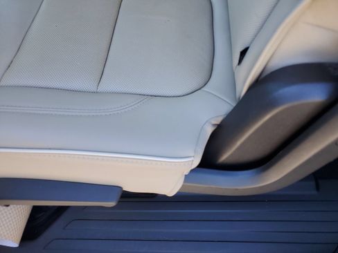 Used 2022 Chevrolet Traverse Premier FWD image 16
