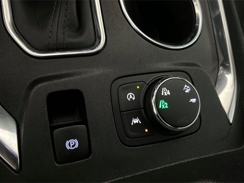 Used 2022 Chevrolet Traverse High Country image 39