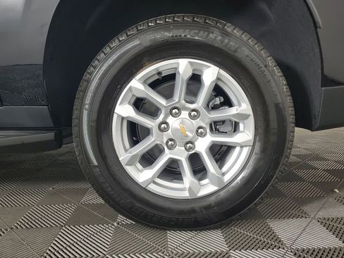 New 2026 Chevrolet Suburban LS image 11