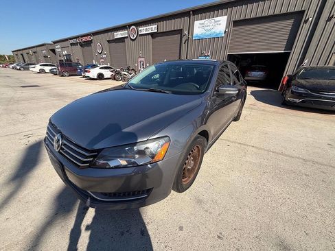 Used 2014 Volkswagen Passat 1.8T S image 10