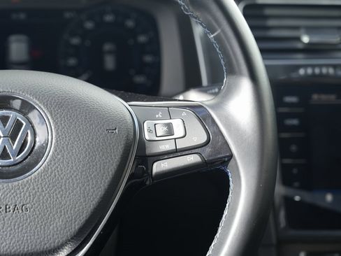 Used 2019 Volkswagen e-Golf SEL Premium image 40