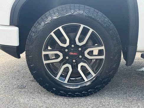 Used 2022 GMC Sierra 1500 AT4 w/ AT4 Preferred Package AWD/4WD image 10