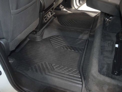 Used 2021 Chevrolet Silverado 1500 LT image 16