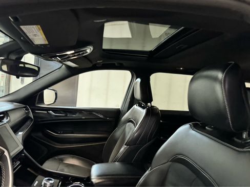 Used 2023 Jeep Grand Cherokee Altitude image 16