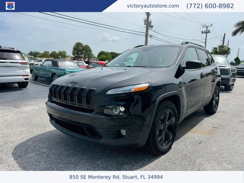 Used 2018 Jeep Cherokee Latitude w/ Altitude Package AWD/4WD image 3
