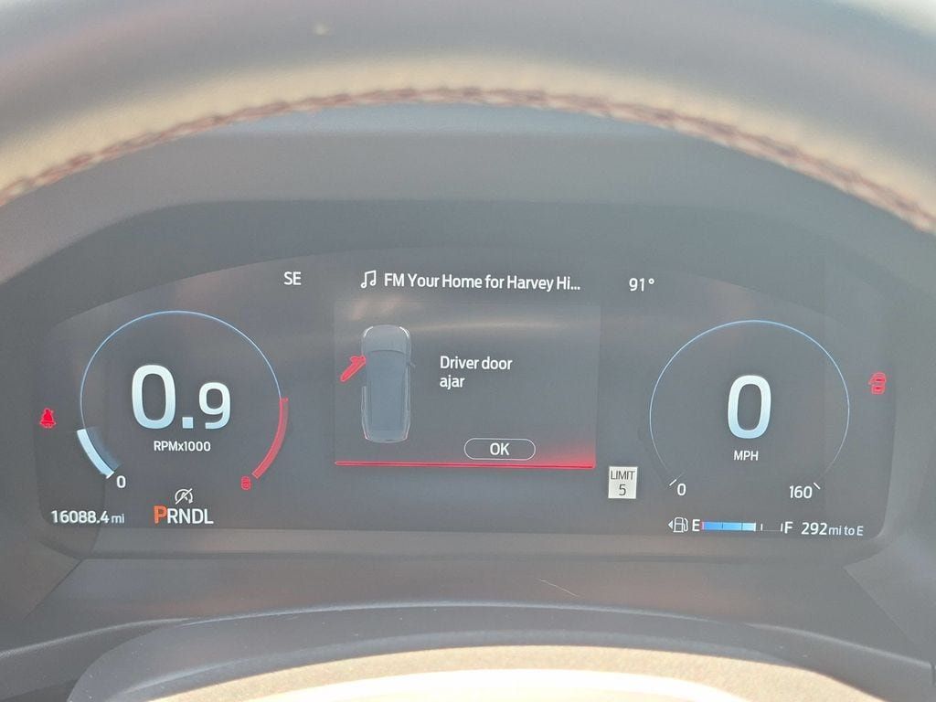 Used 2025 Ford Explorer Active RWD image 17