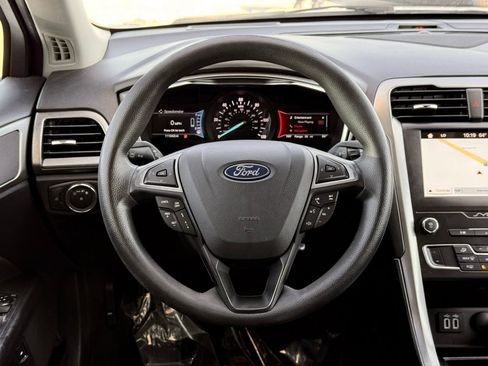 Used 2019 Ford Fusion SE FWD image 23