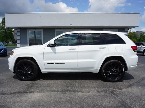 Used 2017 Jeep Grand Cherokee Altitude AWD/4WD image 8
