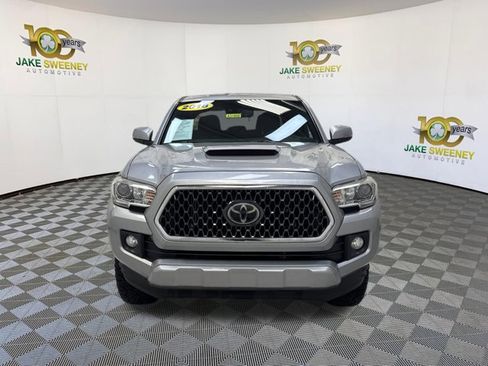 Used 2018 Toyota Tacoma TRD Sport AWD/4WD image 3