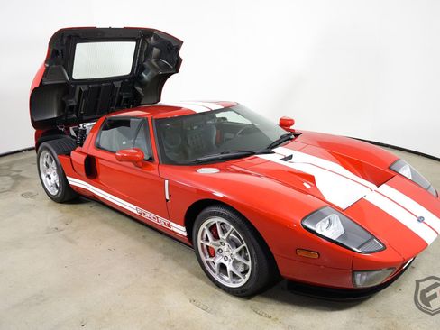 Used 2005 Ford GT image 14