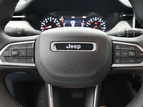 Used 2025 Jeep Compass Limited AWD/4WD image 29