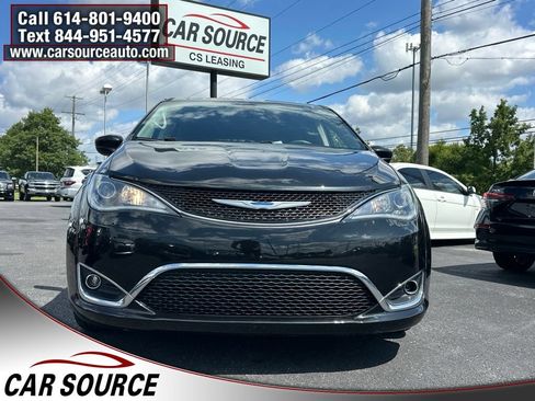 Used 2017 Chrysler Pacifica Touring Plus w/ Tire & Wheel Group FWD image 4