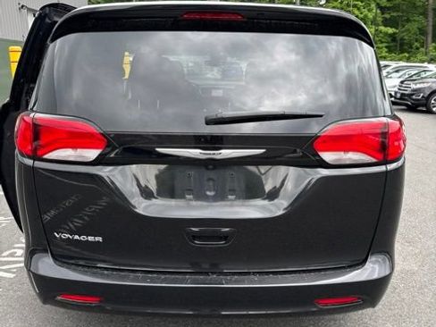 Used 2023 Chrysler Voyager LX FWD image 3
