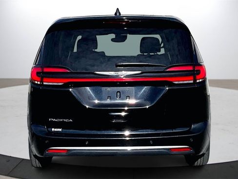 Certified 2024 Chrysler Pacifica Touring-L image 8