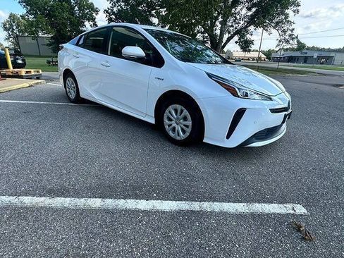 Used 2019 Toyota Prius LE FWD image 5