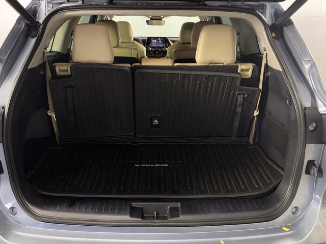 Used 2021 Toyota Highlander XLE AWD/4WD image 26