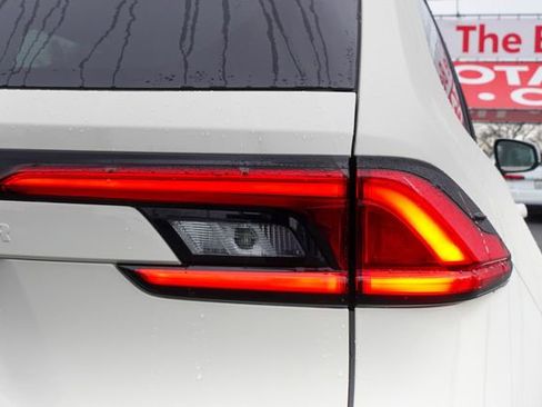 Certified 2024 Toyota Grand Highlander XLE image 9