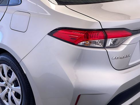Used 2022 Toyota Corolla LE FWD image 9