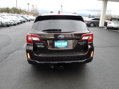 Used 2017 Subaru Outback 3.6R Touring w/ Popular Package #5A AWD/4WD image 4