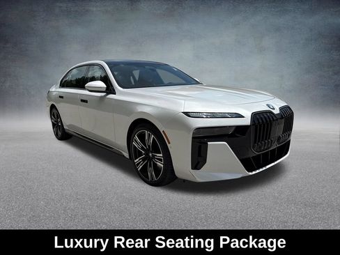 Used 2026 BMW 760i xDrive w/ Executive Package AWD/4WD image 9