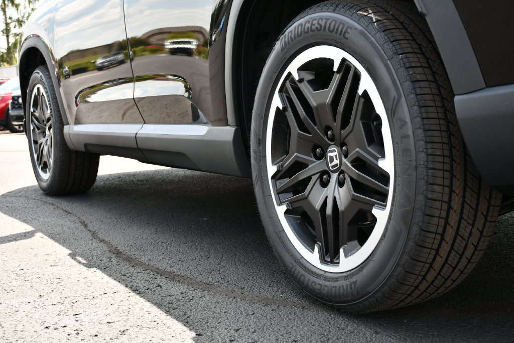 New 2026 Honda Pilot Touring image 11