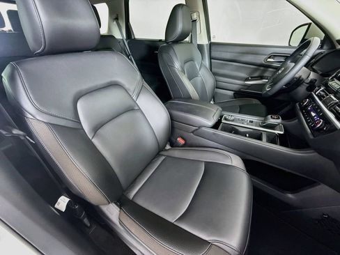 Used 2023 Nissan Pathfinder SL w/ Lighting Package (N92) AWD/4WD image 28