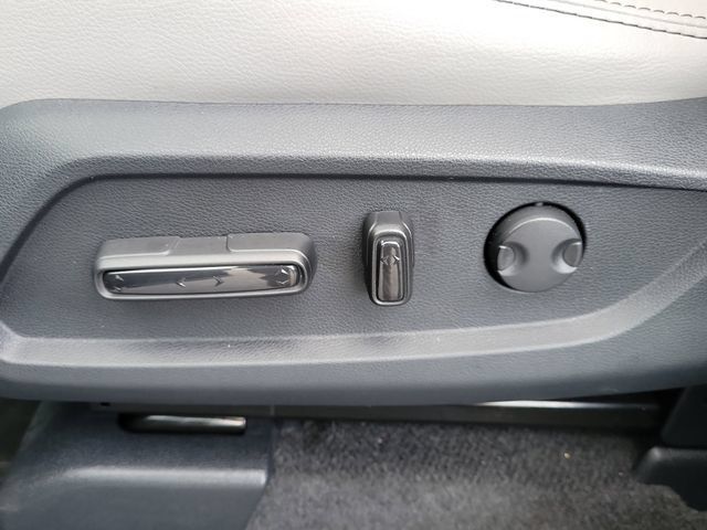 Used 2024 Honda Pilot Touring image 11