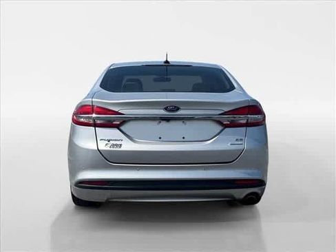 Used 2018 Ford Fusion SE w/ Fusion SE Technology Package FWD image 4