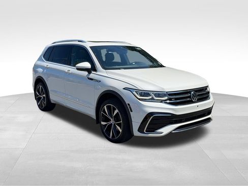 Used 2022 Volkswagen Tiguan SEL R-Line AWD/4WD image 4