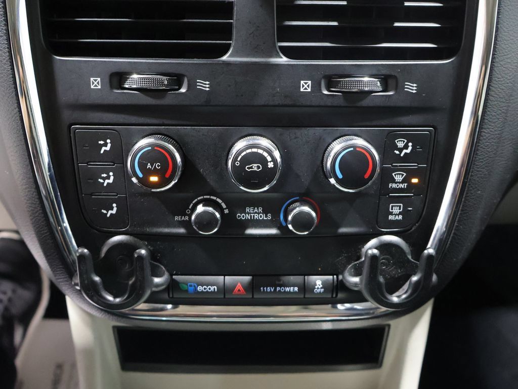 Used 2015 Dodge Grand Caravan SXT w/ Rear Park Assist Package FWD image 30