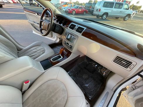 Used 2011 Buick Lucerne Super image 33