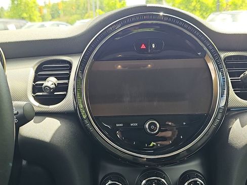 Used 2023 MINI Cooper 4-Door Hardtop FWD image 14