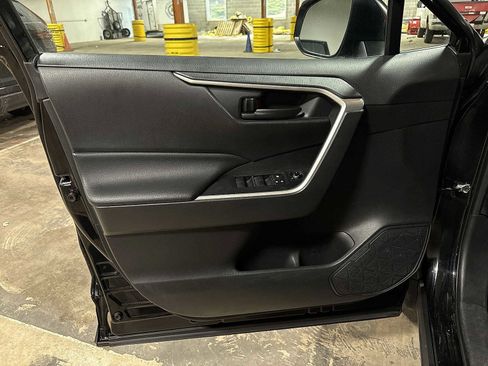 Used 2020 Toyota RAV4 LE image 28