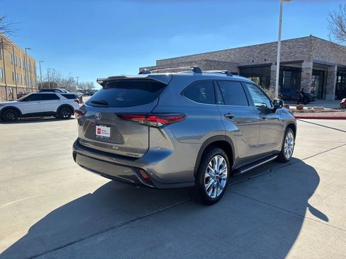 Certified 2025 Toyota Highlander Limited image 4