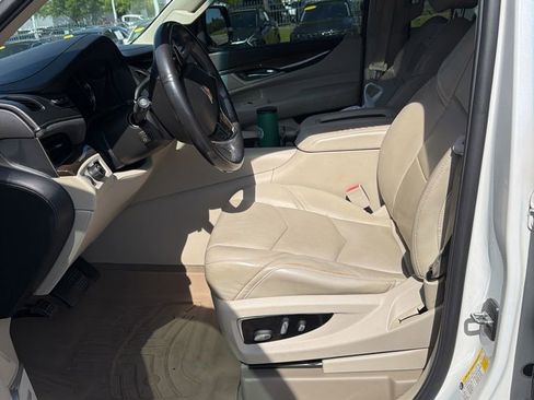 Used 2018 Cadillac Escalade Luxury RWD image 9
