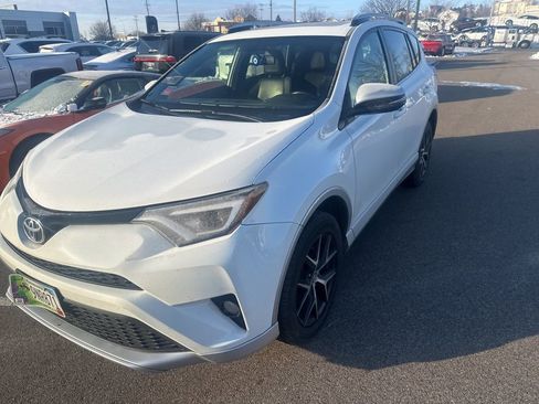 Used 2016 Toyota RAV4 SE image 3