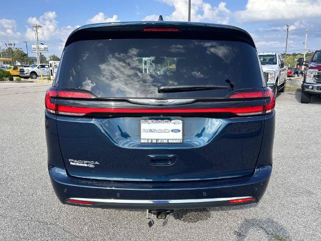 Used 2025 Chrysler Pacifica Select FWD image 5